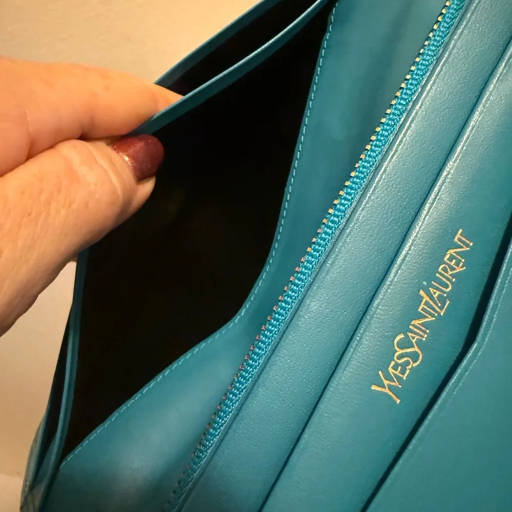 🔥SOLD🔥STUNNING 🤩 Yves Saint Laurent Embossed Leather Wallet ✨ - Picture 10 of 16